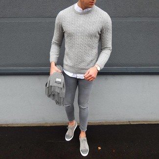 Comment porter un pull torsadé pour un style relax quand il fait chaud
