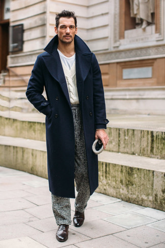 Comment porter un pull torsadé pour un style chic decontractés quand il fait froid