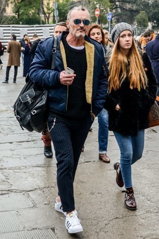 Comment porter un pull torsadé pour un style decontractés après 50 ans