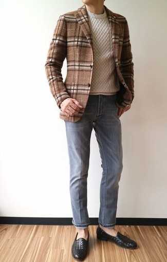 Comment porter un pull torsadé pour un style chic decontractés quand il fait chaud après 40 ans