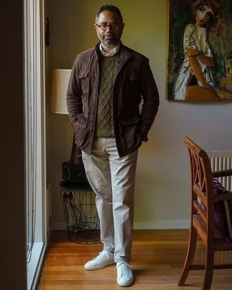 Comment porter un pull torsadé
