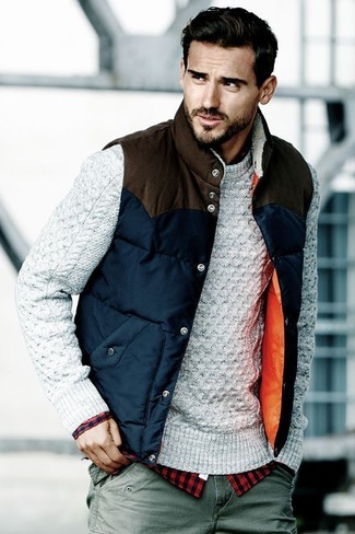 Comment porter un pull torsadé pour un style decontractés quand il fait chaud