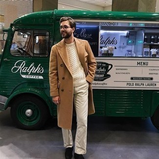 Comment porter un pull torsadé pour un style chic decontractés quand il fait froid