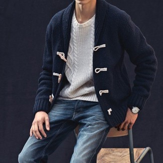 Comment porter un pull torsadé pour un style chic decontractés quand il fait chaud