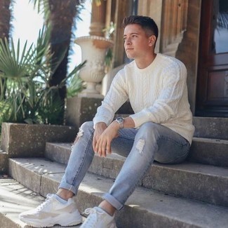 Comment porter un pull torsadé pour un style relax quand il fait chaud
