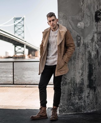 Comment porter un pull torsadé en hiver