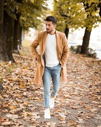 Comment porter un pull torsadé pour un style chic decontractés quand il fait froid