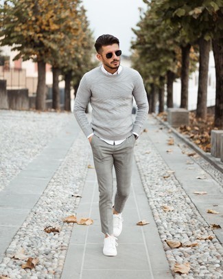 Comment porter un pull torsadé pour un style decontractés quand il fait chaud