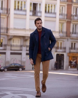 Comment porter un pull torsadé pour un style chic decontractés quand il fait froid