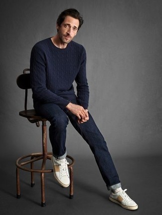Comment porter un pull torsadé