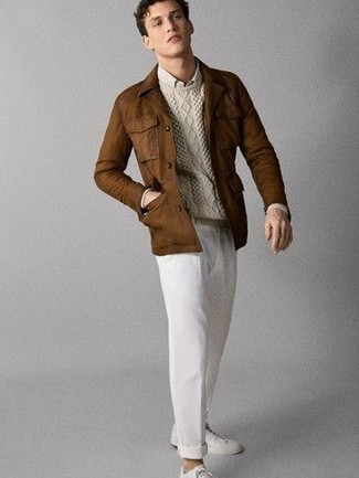 Comment porter un pull torsadé
