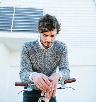 Comment porter un pull torsadé pour un style decontractés quand il fait chaud