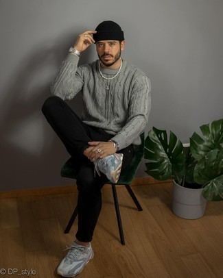 Comment porter un pull torsadé pour un style relax quand il fait chaud