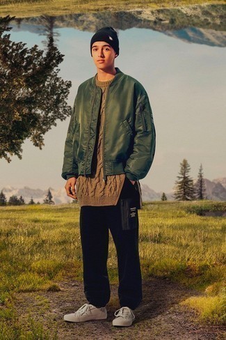 Comment porter un pull torsadé quand il fait chaud à l'adolescence