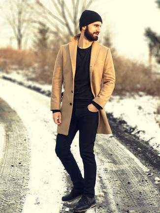 Comment porter un pardessus marron clair avec un jean noir