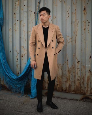 Comment porter un pardessus marron clair avec un jean noir