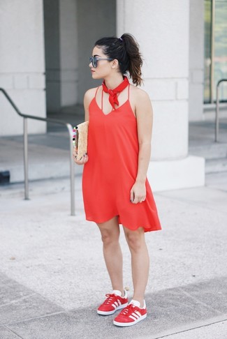 Comment porter une robe nuisette quand il fait très chaud