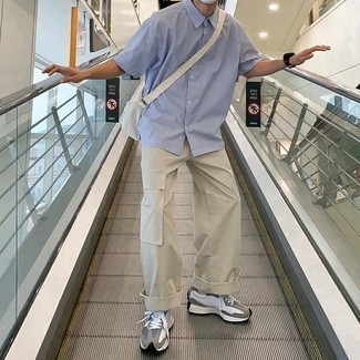 Comment porter un pantalon cargo avec des chaussures de sport