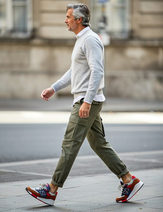 Comment porter un pantalon cargo avec des chaussures de sport