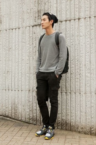 Comment porter un pantalon cargo avec des chaussures de sport