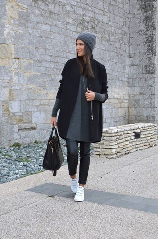 Comment porter un bonnet gris foncé