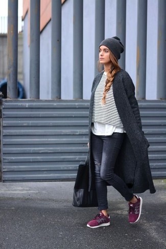 Comment porter un bonnet gris foncé
