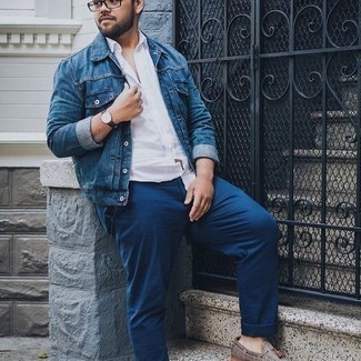 Comment porter des slippers en toile gris foncé