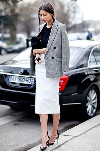 Comment porter un blazer croisé gris foncé