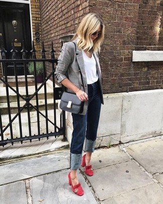 Comment porter un blazer croisé gris foncé