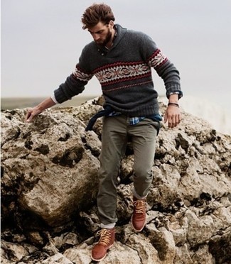Comment porter un pull à col rond en jacquard gris foncé