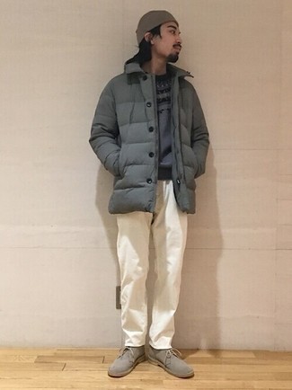 Comment porter un pull à col rond en jacquard gris foncé