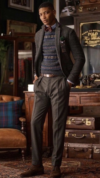 Comment porter un pull à col rond en jacquard gris foncé