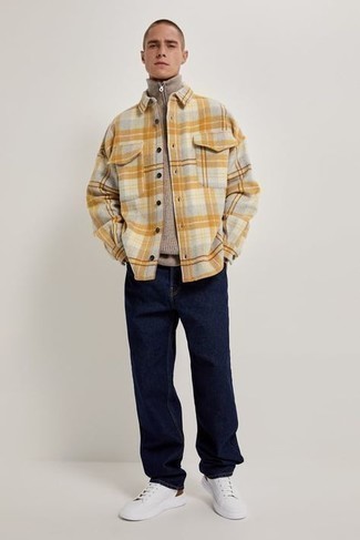 Comment porter une veste-chemise en flanelle gris foncé