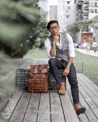 Un gilet à porter avec un jean gris foncé