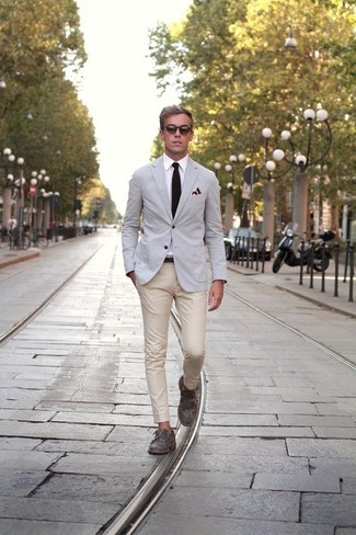 Comment porter des slippers gris foncé