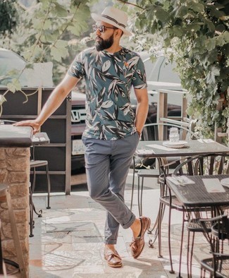 Comment porter des chaussettes invisibles gris foncé