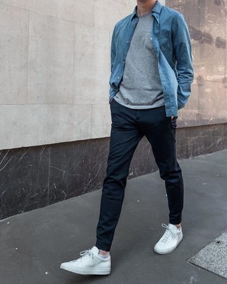 Comment porter des chaussettes invisibles gris foncé