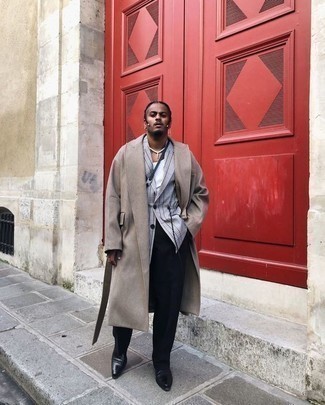 Comment porter un blazer croisé écossais gris foncé