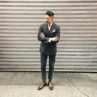 Comment porter un blazer croisé écossais gris foncé