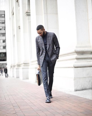 Comment porter un blazer croisé écossais gris foncé