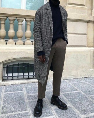Comment porter un pardessus écossais gris foncé