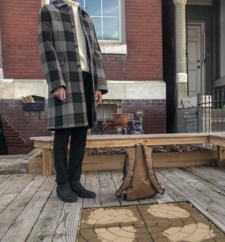 Comment porter un pardessus écossais gris foncé