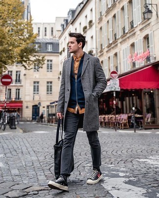 Comment porter un pardessus écossais gris foncé
