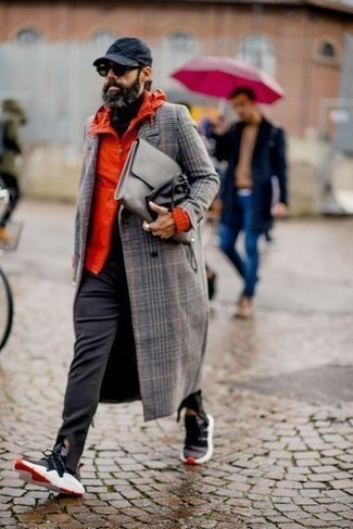 Comment porter un pardessus écossais gris foncé
