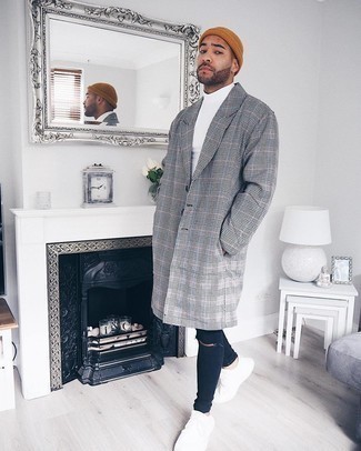 Comment porter un pardessus écossais gris foncé pour un style relax