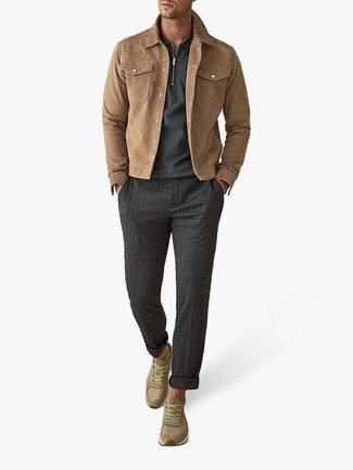 Comment porter un polo gris foncé en automne