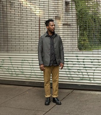 Comment porter une veste-chemise gris foncé