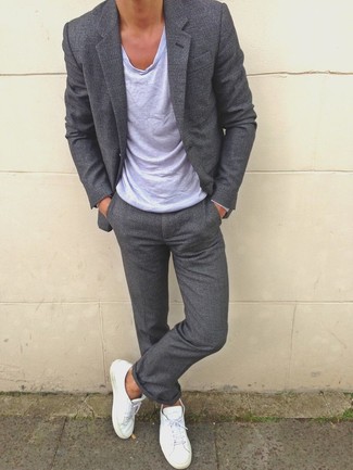 Comment porter un costume gris foncé