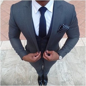 Comment porter un costume gris foncé