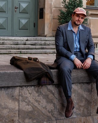 Comment porter un costume gris foncé pour un style chic decontractés quand il fait frais